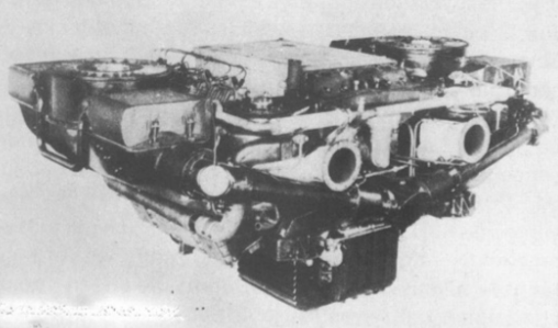 Собранный двигатель, вид с кормы 